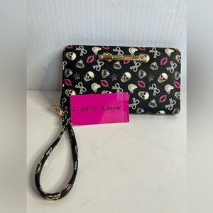NWT Betsey Johnson Skull Lip Zip Around Wallet Wristlet